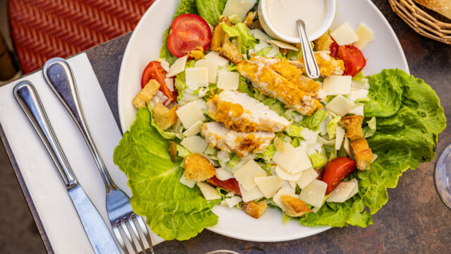 Aux Dés Calés Paris salade Cesar fait maison