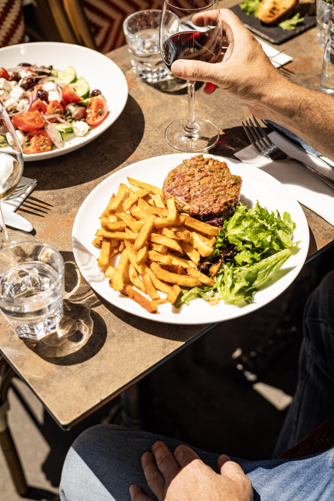 Aux Dés Calés Paris cuisine fait maison frites steak tartare