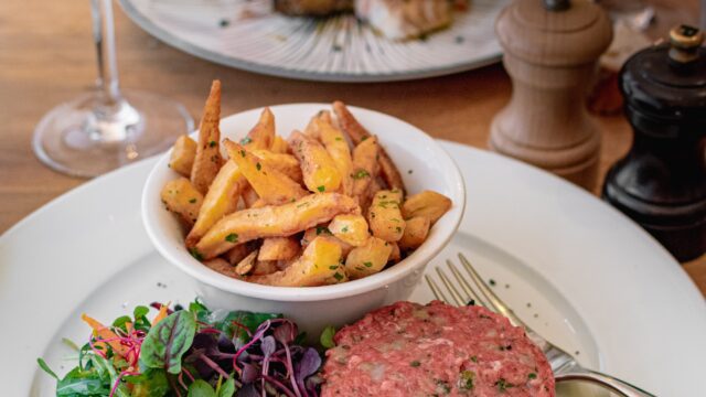 BISTROT À L’AFFICHE Paris steak tartare
