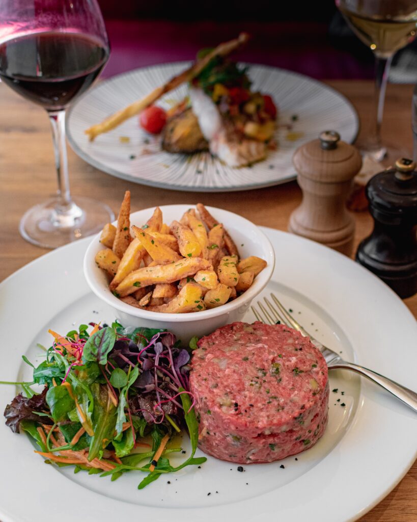 BISTROT À L&rsquo;AFFICHE Paris steak tartare