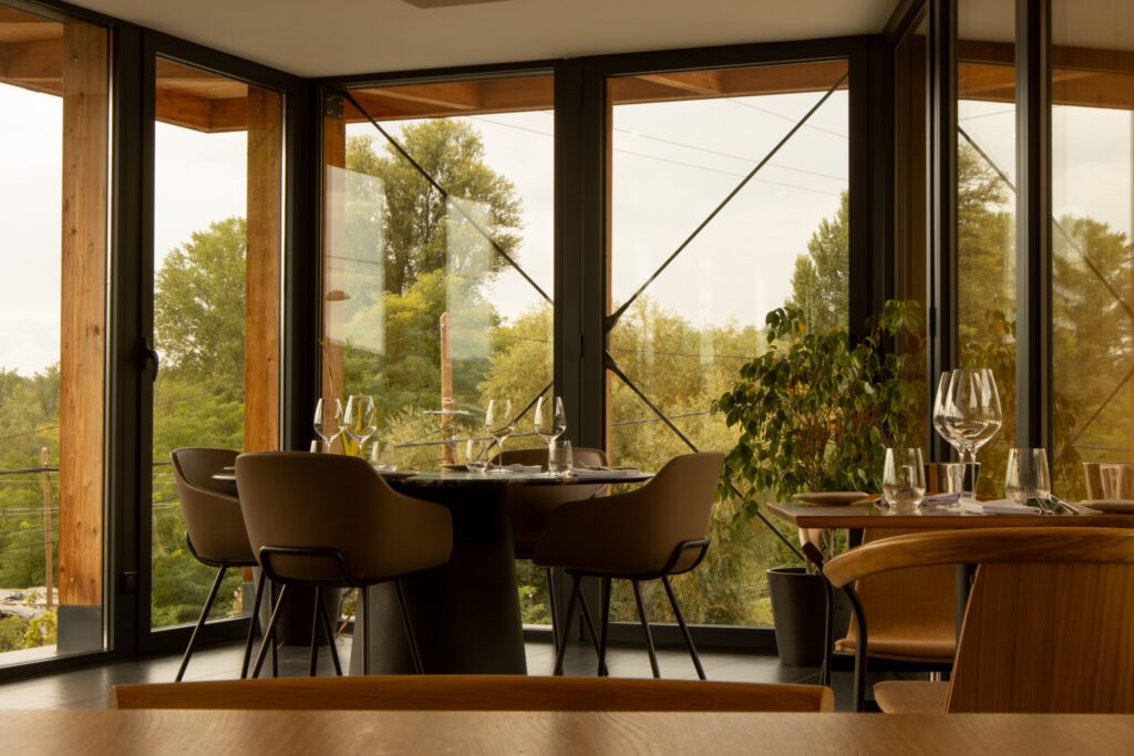 Restaurant Les gagères tupins et semons salle interieur