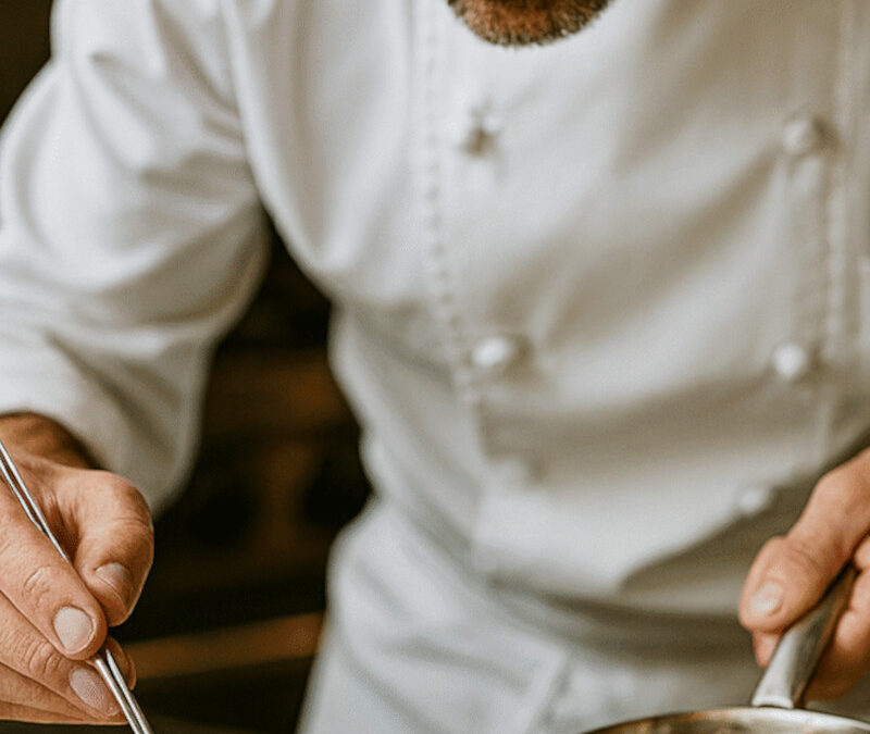 Les 10 gestes techniques de la haute cuisine expliqués pas à pas