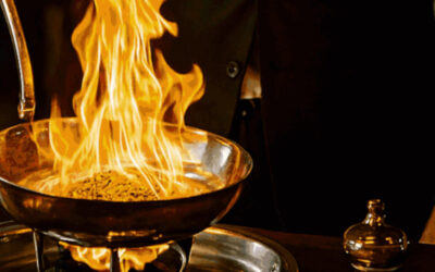 L’art du découpage et du flambage en salle : le grand théâtre du service au guéridon