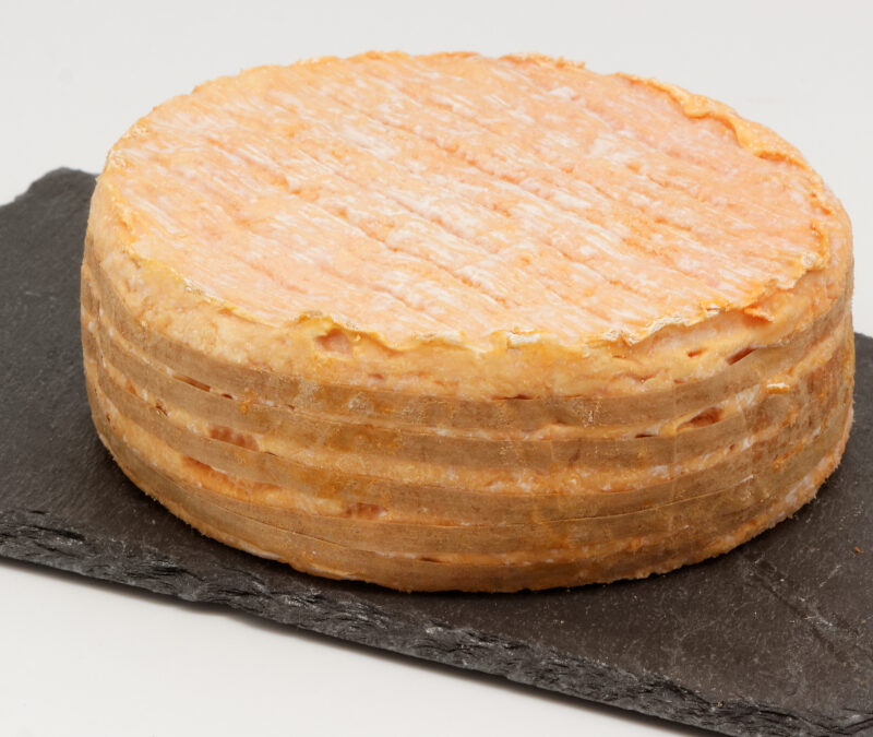 Le Livarot AOP : Pourquoi ce fromage de Normandie est-il surnommé « Le Colonel » ? Histoire et dégustation