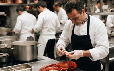 Comment cuire un homard à la perfection : Les gestes, les techniques et le savoir-faire des grandes tables
