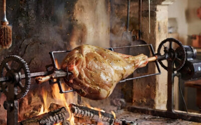 La cuisson à la broche : L’art du tournebroche pour révéler toute la noblesse des viandes