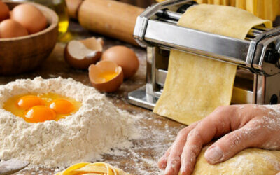 Les pâtes fraîches maison : Farine, œufs, pétrissage, laminage et séchage pour une texture parfaite