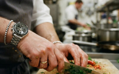 Montres, bagues et bracelets : Quels risques pour l’hygiène en cuisine ?