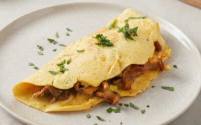 Omelette aux girolles : Recette traditionnelle, histoire et secrets d’un grand classique français