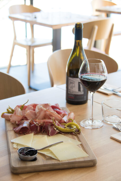 Restaurant Le Serpolet Pessac planche de charcuterie