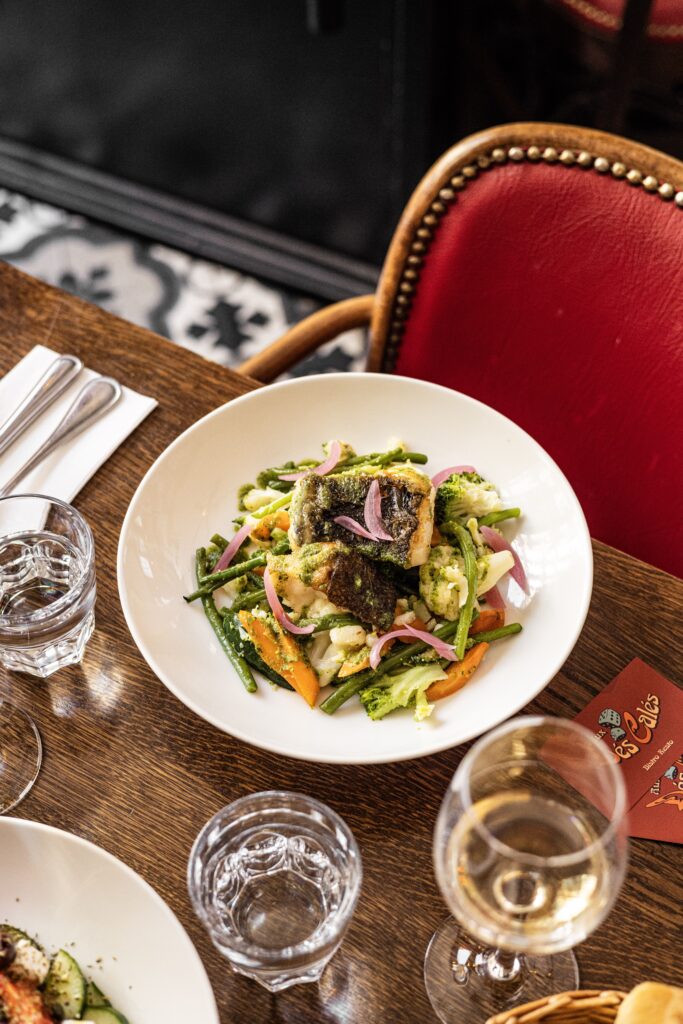 Aux Dés Calés Paris cuisine fait maison poisson frais salade