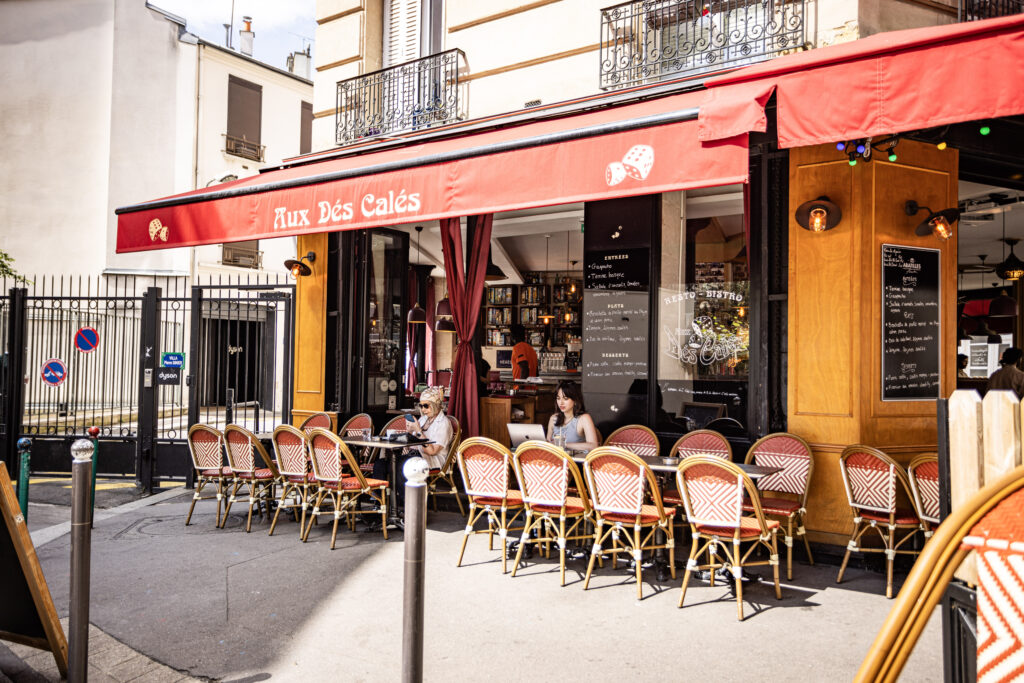 Aux Dés Calés Paris photo terasse France