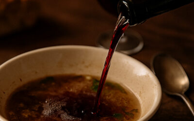 Chabrot : Le geste sacré qui transforme la soupe en rituel, héritage du Sud-Ouest