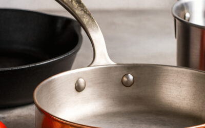 Fonte, cuivre ou inox : le guide des matériaux pour une cuisson parfaite (astuces de chef)