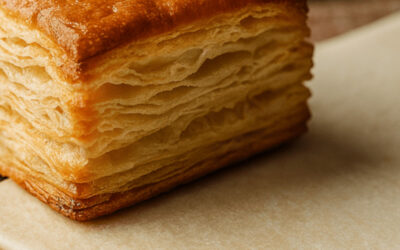 Le mystère et l’histoire de la pâte feuilletée : Mille couches d’histoire et de technique