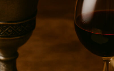 Les origines du mot « gourmet » : du Moyen Âge à nos assiettes modernes