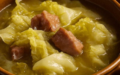 La véritable soupe aux choux traditionnelle : Histoire, recette inratable et secrets de famille