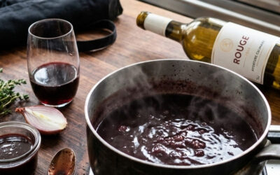 Pourquoi ne pas jeter les restes de vin ouvert ? Le secret des chefs pour des fonds de sauce gastronomiques